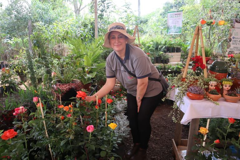 Una gran variedad de rosas se pueden encontrar en la expoferia Yvoty Rape.