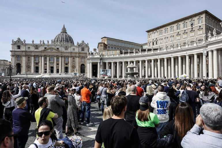 Imagen de la Plaza de San Pedro de la Ciudad del Vaticano.