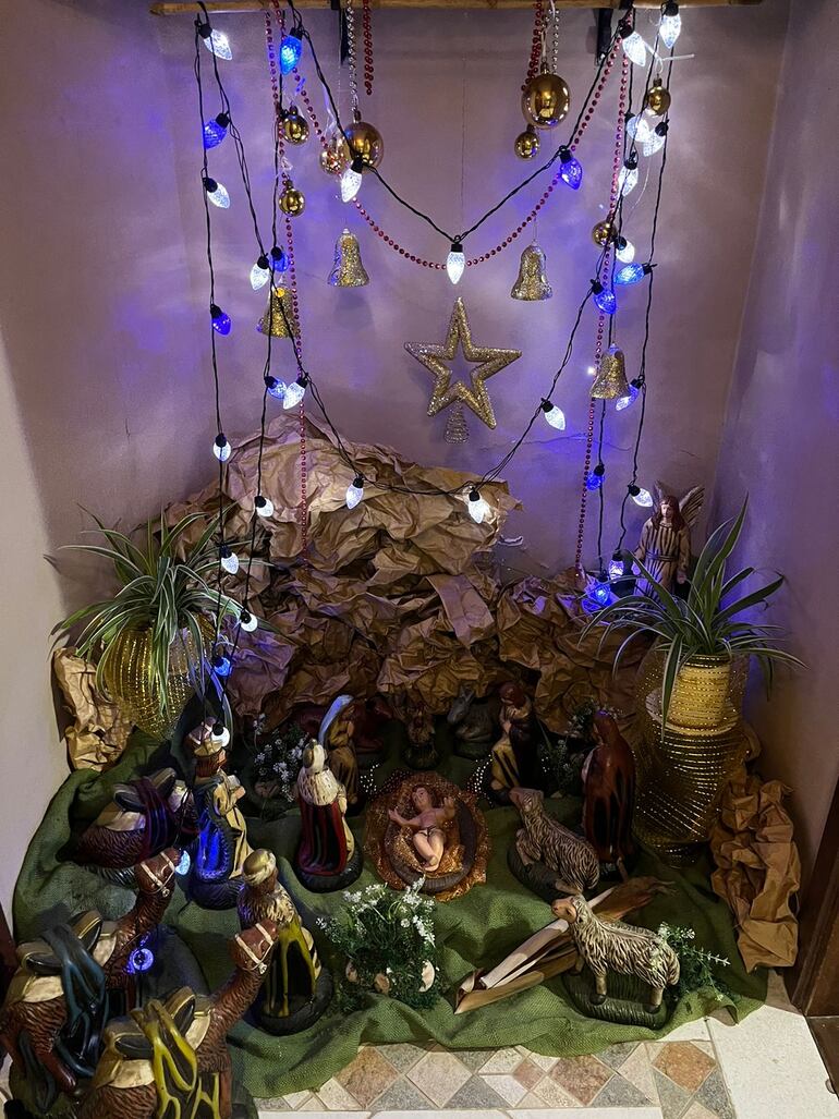 El pesebre se iluminará con foquitos.