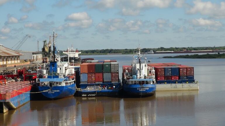 Contenedores en el Puerto de Asunción, archivo.