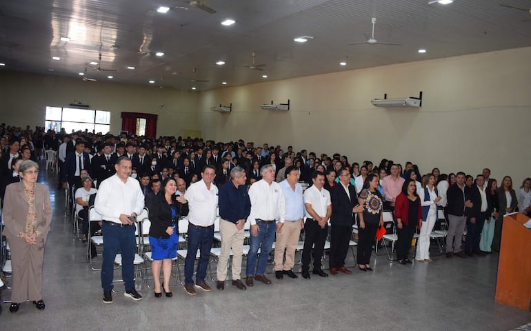 El ministro de Educación, Luis Fernando Ramírez, disertó en el salón municipal de Carapeguá, por la Semana de la Juventud
