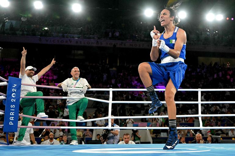 La argelina  Imane Khelif (25 años) busca el oro en París 2024.