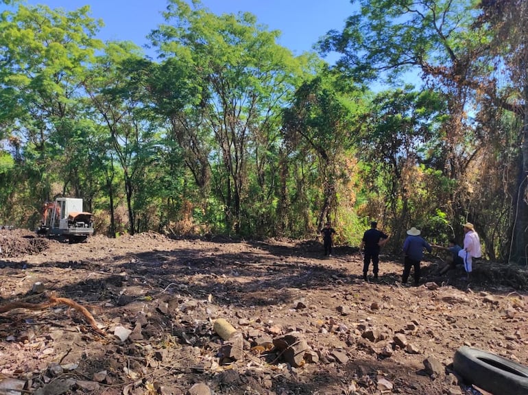 La Policía ya realizó un allanamiento en el lugar, donde se pudo constatar trabajos de limpieza y movimiento de suelo con maquinarias pesadas.