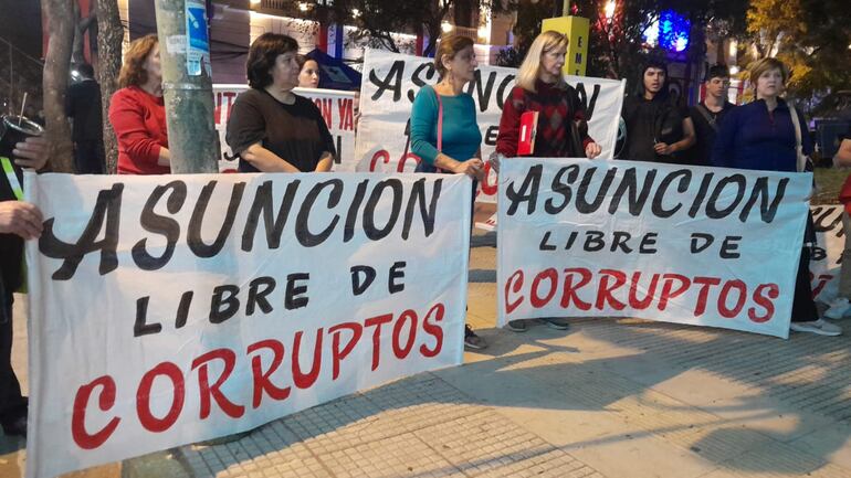 Una protesta pacífica contra el intendente de Asunción, Óscar “Nenecho” Rodríguez