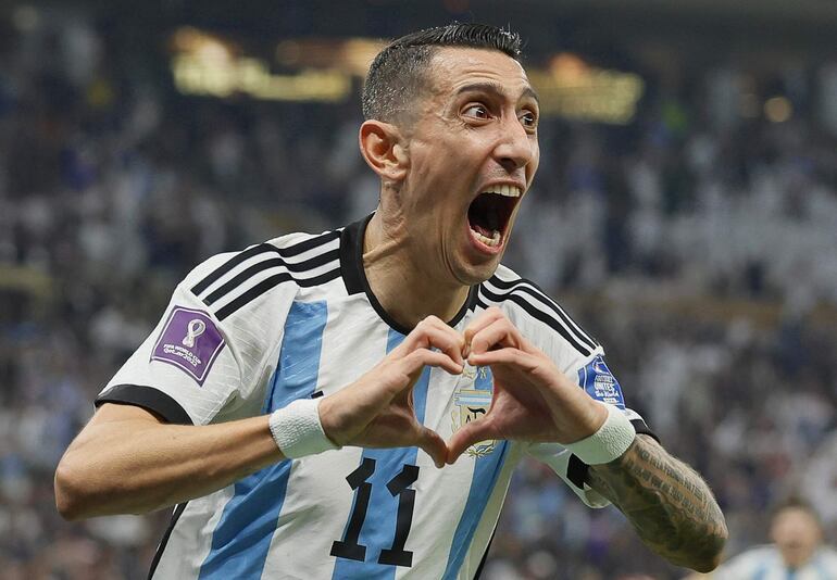 El jugador argentino Ángel di María muestra su alegría después de marcar el segundo gol de su selección durante la Final del Mundial Qatar 2022 entre Argentina y Francia este domingo en el estadio Lusail en Lusail, Catar..
