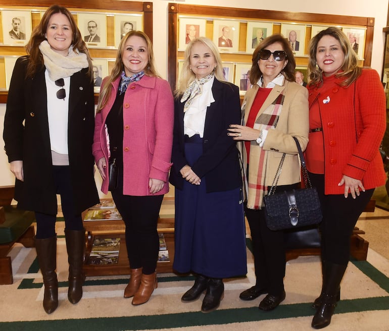 Cristina Goralewski, Celina Lezcano, Zully Rolón, Teresa Velilla y Lilian Fouz.