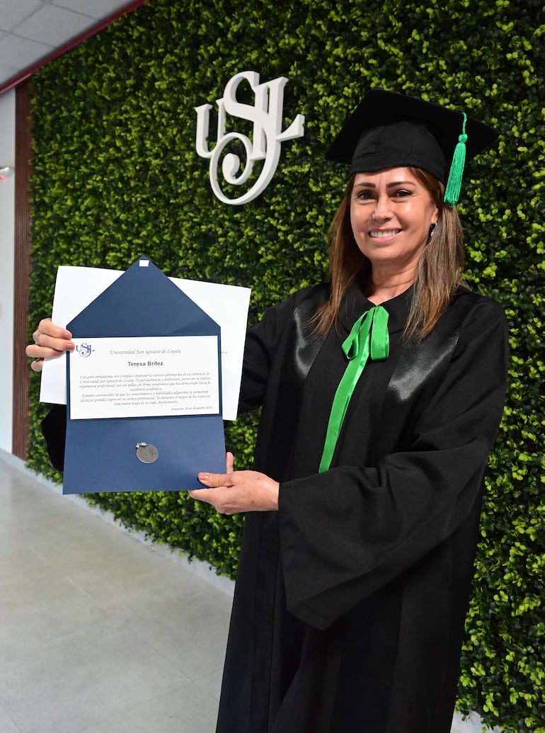 Teresa Brítez, egresada de la carrera de Negocios Internacionales.