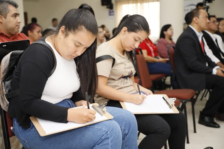 Edición anterior de la Feria del Empleo en Ciudad del Este.