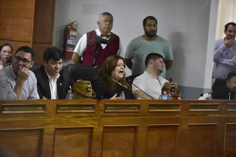 Concejal Rosanna Rolón (ANR- independiente), fue quien solicitó la presencia del intendente.