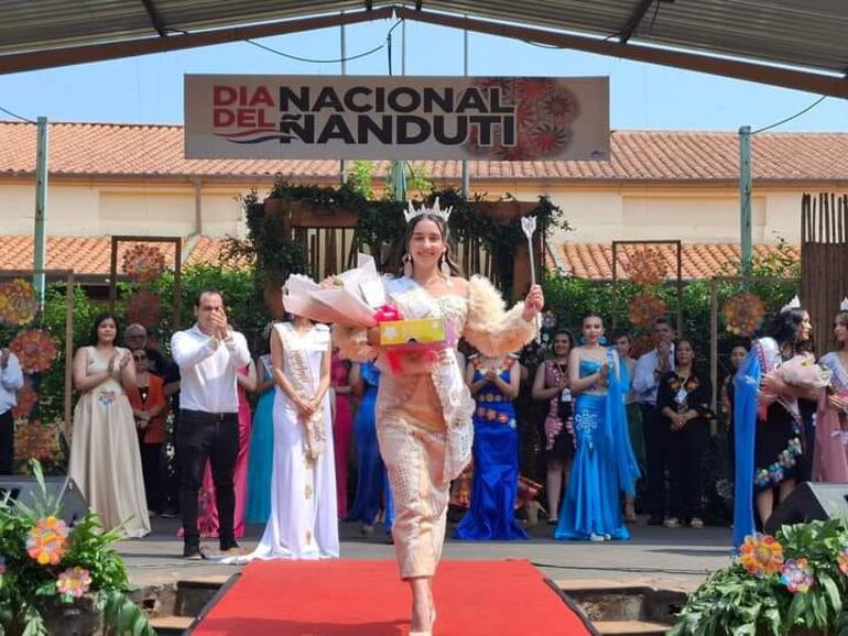 La Miss Ñandutí 2024 es Lía Luz Fleitas Alarcón, representante del Taller de Danzas Belén Díaz.