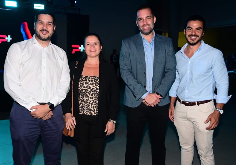 Juan Núñez, Edith Báez, Aníbal Corina y Víctor Aranda. 