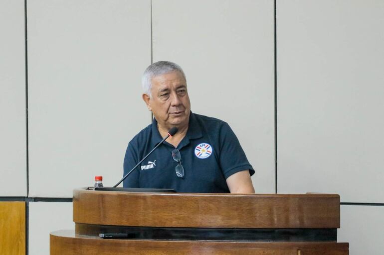 Carlos Jara Saguier, el técnico en uso de la palabra ayer.