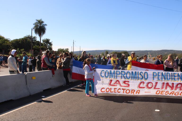 Varias familias se unieron a la manifestación.