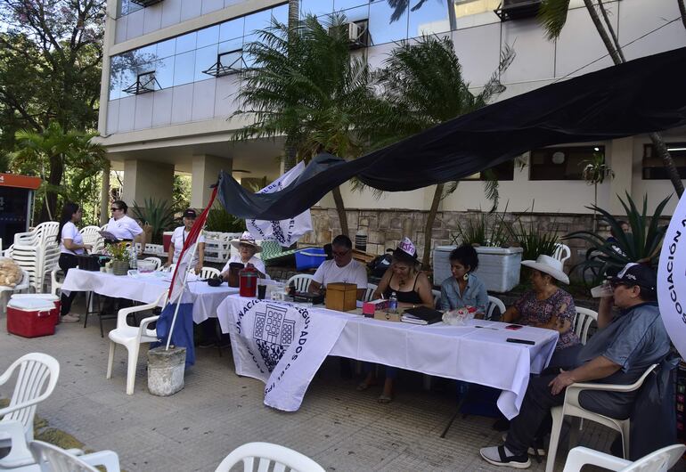 Desde hace tiempo, desde la Asociación Nacional de Asegurados del IPS, denuncian diversas irregularidades, hechos de corrupción y supuestas licitaciones amañadas. 