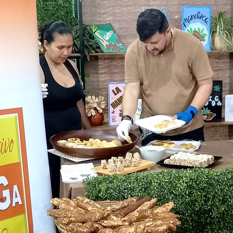 Feria de comidas por el día de la mandioca en el Abasto Norte.