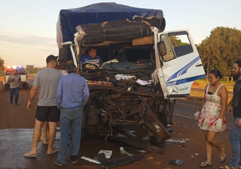 Un hombre que iba como acompañante en uno de los vehículos quedó atrapado por varios minutos.