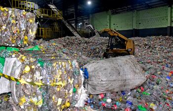 El reciclaje del envase de plástico representa actualmente un negocio de US$ 450 millones anuales, informó el Ministerio de Industria y Comercio.