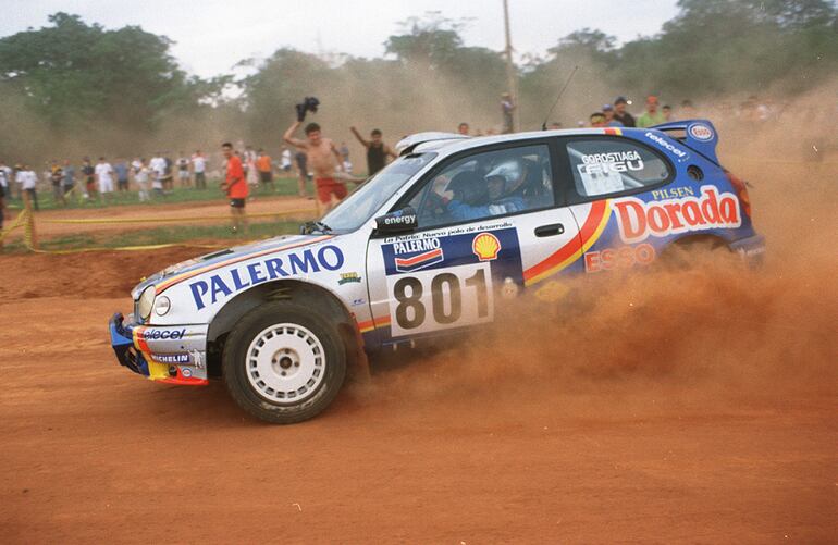 Pruebas de Clasificación del Transchaco Rally 2002, año en el que lograrían su primer triunfo "Pancho" y "Figu" en el Toyota Corolla WRC.