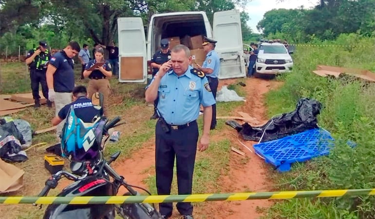 El director de Policía de Central, comisario general inspector Gustavo Barrios Fernández, en la escena del nuevo asalto en su jurisdicción. La ola de golpes no cesa.