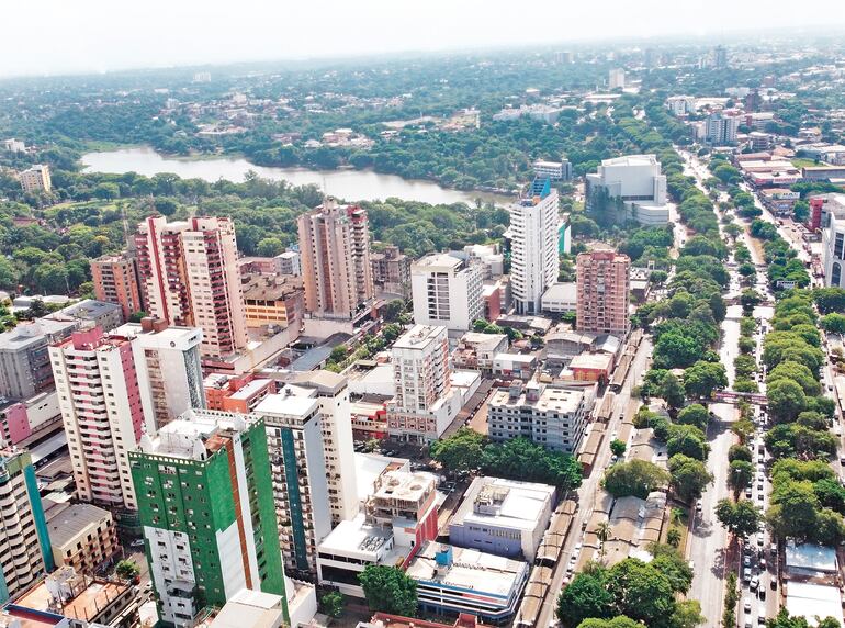 Un sector de la imponente Ciudad del Este, que hoy cumple 67 años.