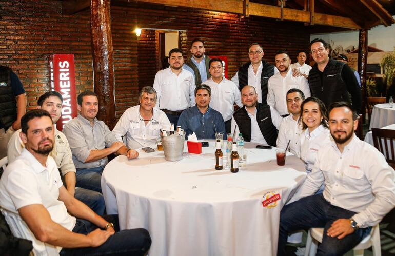 Clientes y amigos se reunieron para compartir un momento único en el stand de Frigorífico Concepción en la Expo Norte.