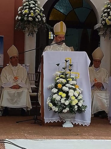 El nuncio apostólico Vincenzo Turturro presidió hoy la misa celebrada por el 81 aniversario de la muerte del padre Julio César Duarte Ortellado.