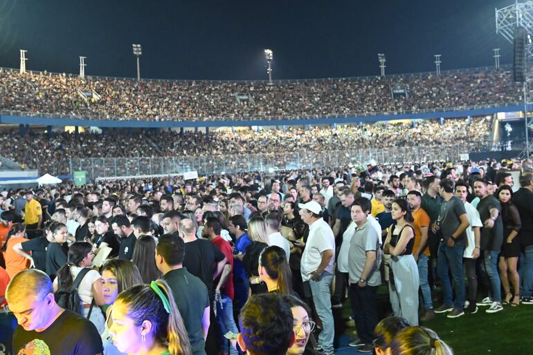 Más de 35.000 personas asistieron al concierto y parte de los recaudado por las entradas se destinará a la organización Global Infancia.