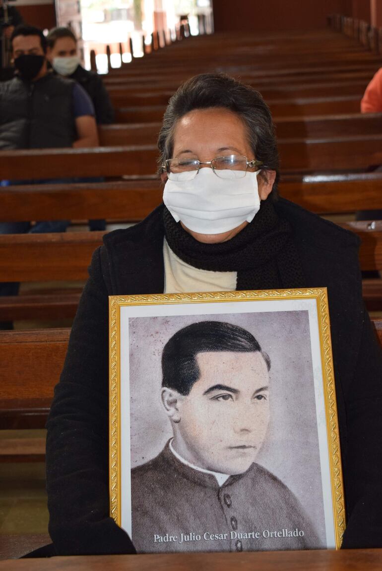 Están orando por la pronta beatificación y santificación del Padre Julio César Duarte Ortellado.