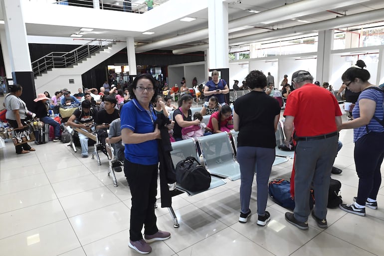 Los viajeros se preparan para ir a Brasil, Argentina o ciudades del interior. 