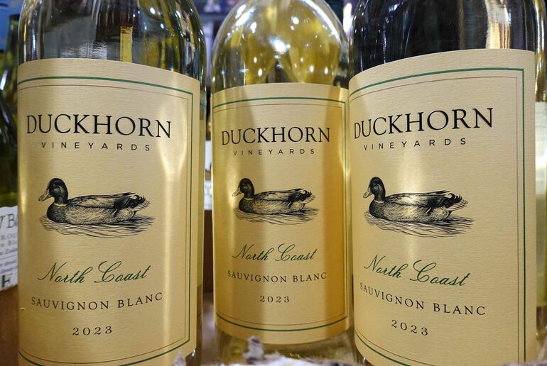 Botellas de vino sauvignon blanc Duckhorn.