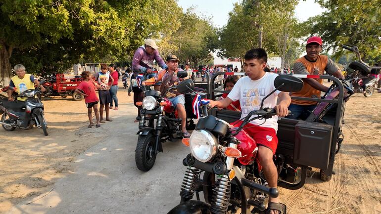 Un total de 47 motocarros fueron entregadas en donación a los Ayoreos.