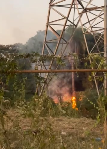 El miércoles hubo un nuevo incendio bajo torre de alta tensión.