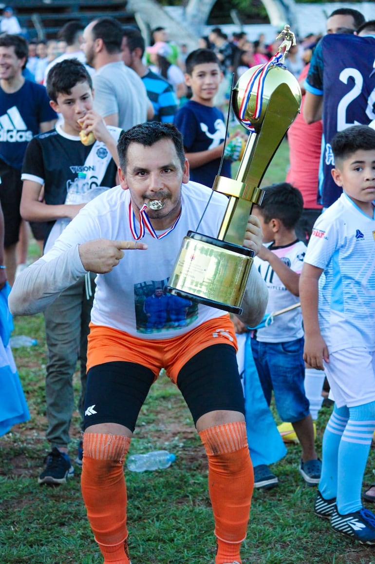 Alexis Ramírez, campeón de la copa “Aparicio Kokilo Vargas” de la Liga Pirayuense de Deportes.