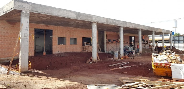 Las obras del nuevo pabellón nefrológico avanzan en el Hospital Distrital de Hernandarias.