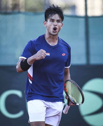 Hernando Escurra ganó el primer singles para Paraguay ante Costa Rica.