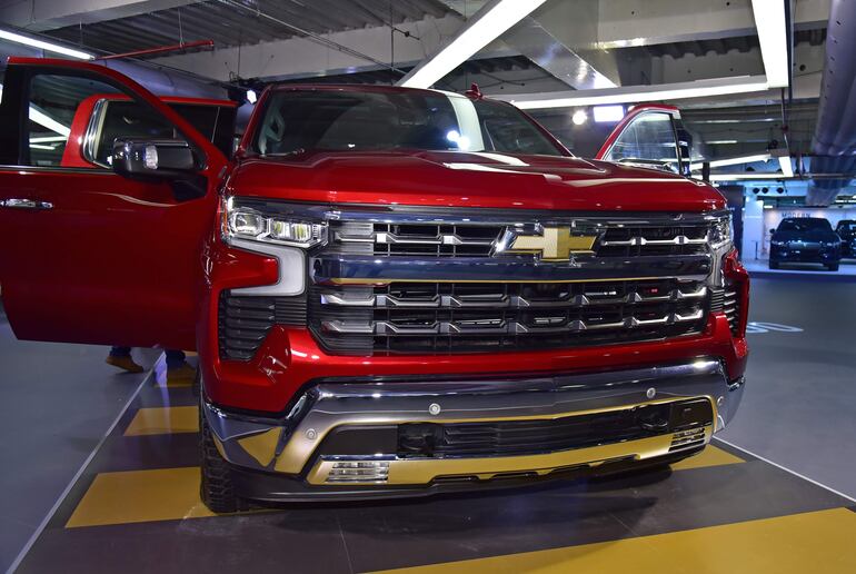 De gran porte, la nueva Chevrolet Silverado de General Motors ya está disponible en nuestro país.