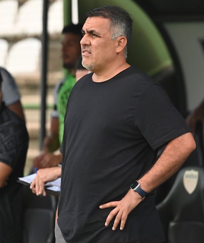 Pedro Alcides Sarabia Achucarro (48 años), entrenador de Sportivo Ameliano.