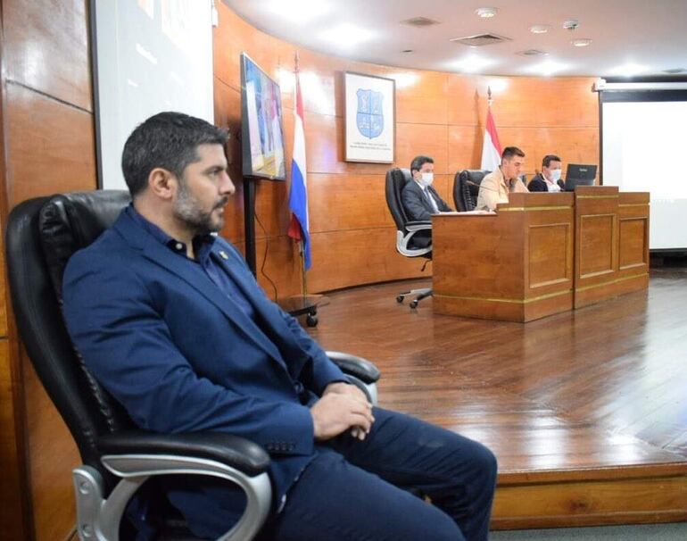 Óscar "Nenecho" Rodríguez (ANR-HC), en una de sus visitas a la Junta Municipal de Asunción. (Archivo)