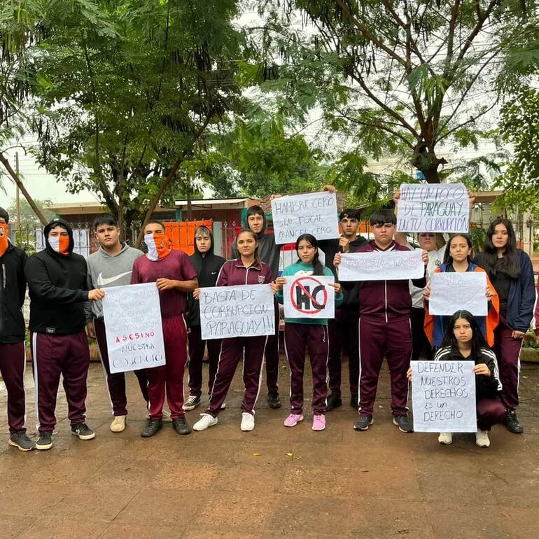 Estudiantes de Natalio toman Colegio Técnico Nacional