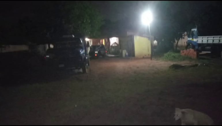 La vivienda donde delincuentes robaron un celular, anoche, en Capiatá.