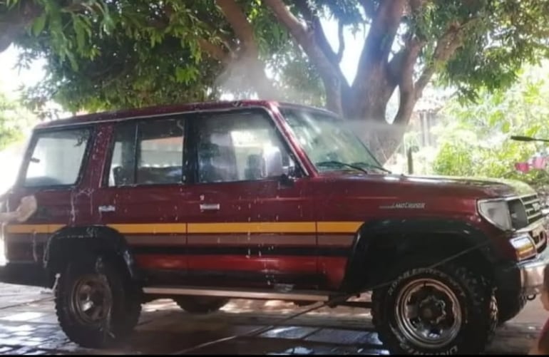 Camioneta de la marca Toyota que fue hurtada este lunes en el microcentro de Asunción.