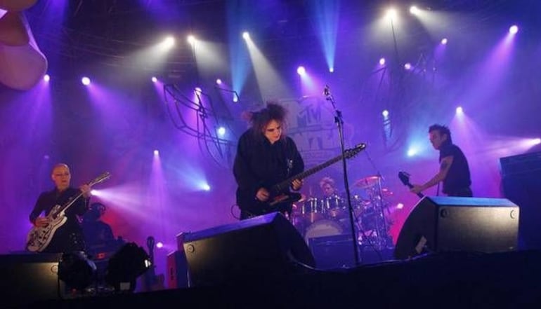 La banda británica The Cure es el principal atractivo del festival, cuya realización está causando preocupación en la Policía Nacional. 