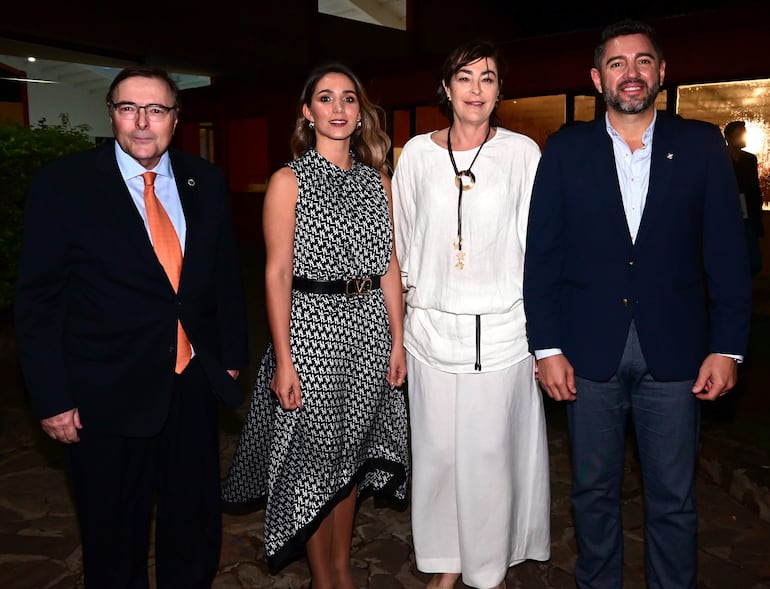 Jorge Segovia, presidente de la Institución Internacional SEK, Fabiana Souto, diputada nacional, Nelly Varela, directora de SEK Paraguay y Pedro Alliana,vicepresidente de la República.