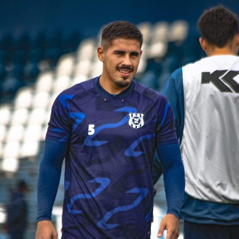 Roberto Carlos Ramírez Antúnez (23), mediocampista  del Sportivo 2 de Mayo.