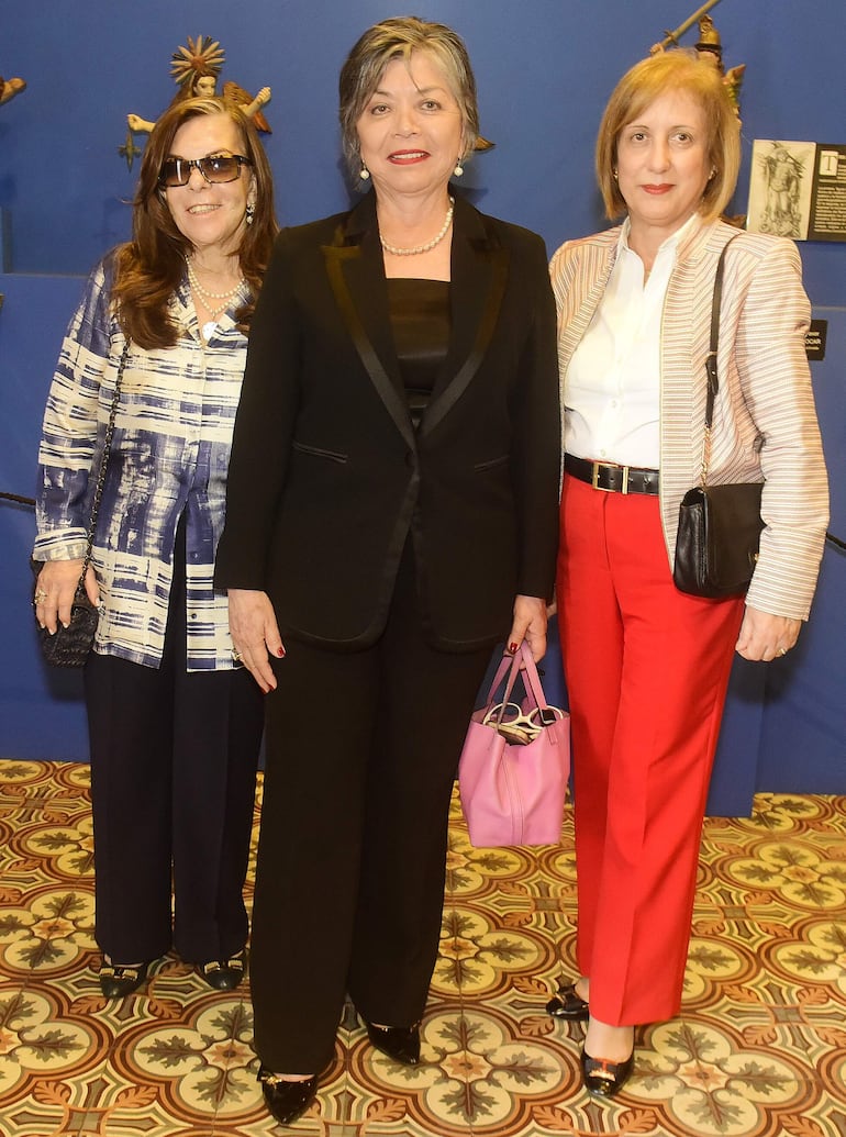 Annelise Picollo, Alda Cardozo y Adriana de Cabello.