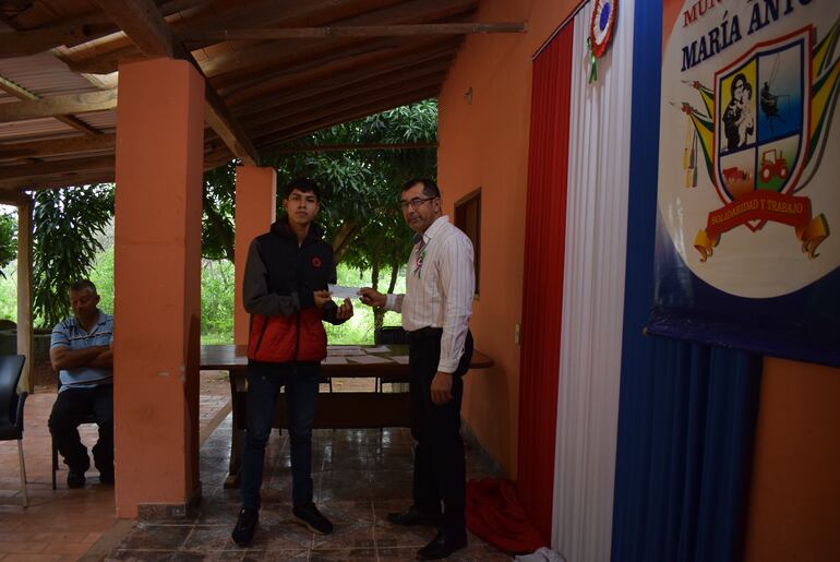 El estudiante de Enfermería y Obstetricia, Luis Méndez Solis, dijo que es de gran ayuda más para el que estudia fuera de su distrito.