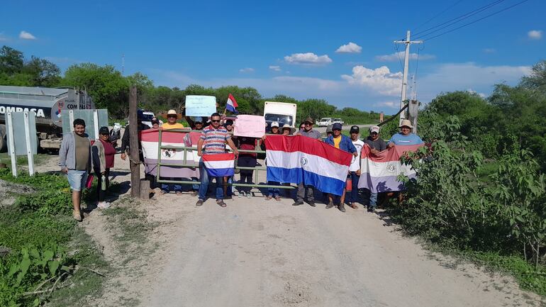 Usuarios de la lejana Bahía Negra también salieron a manifestarse, para que mejoren el servicio de la Ande.