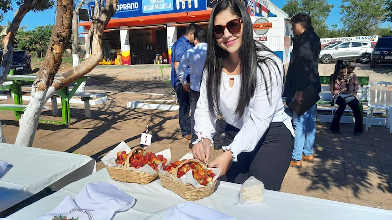 En marcha la tercera edición de la Expo Frutilla de J. Augusto Saldivar. La muestra continúa mañana y el próximo fin de semana.