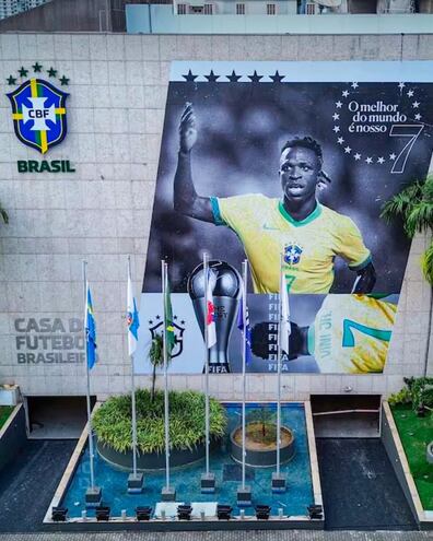 La gigantografía de la CBF para Vinícius