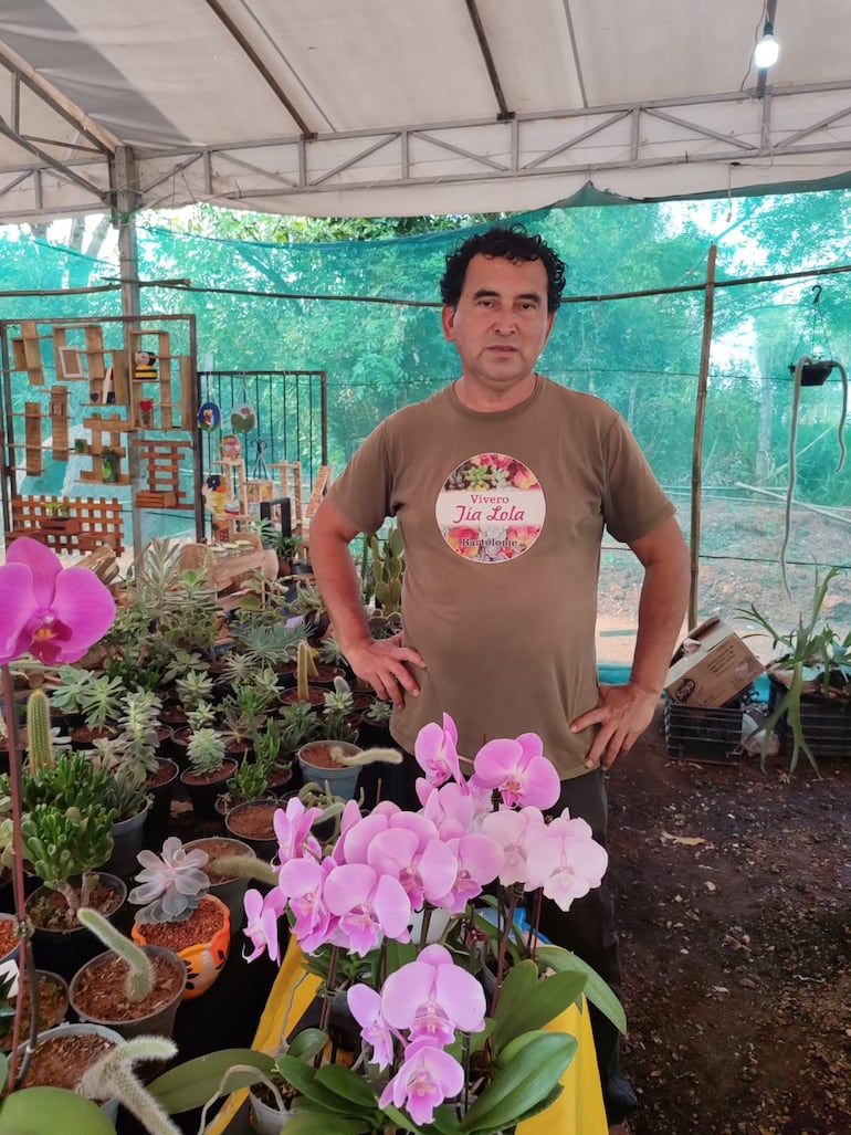 Bartolomé Ferreira expone orquídeas y todo tipo de plantas.